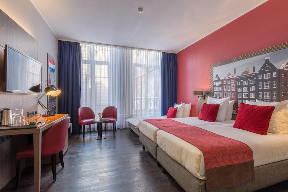 Leonardo Boutique Hotel Amsterdam Vondelpark Room Type - Superior Room (1 Twin Bed 1 Single Bed)