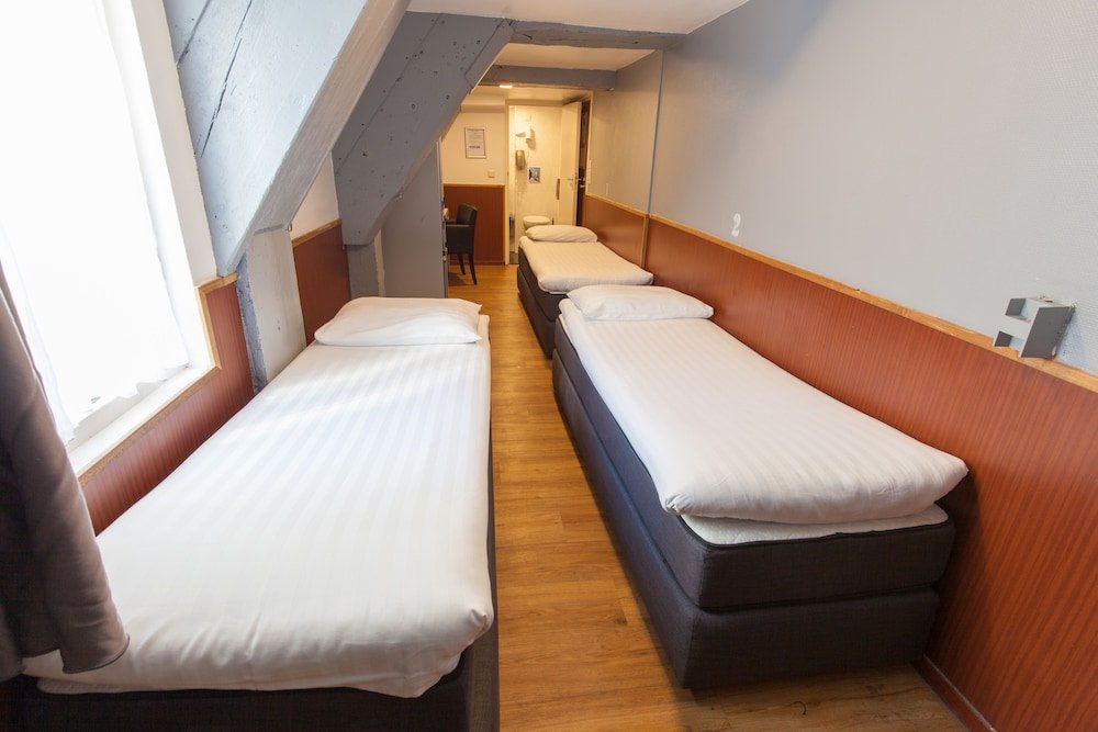 Travel Hotel Amsterdam Room Type - Triple Room