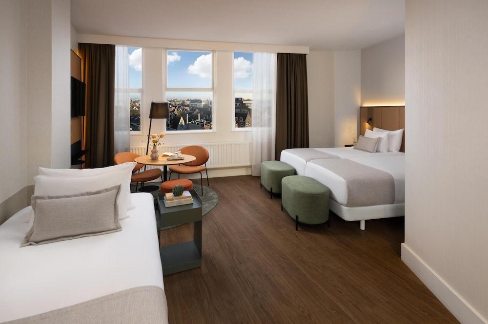 NH City Centre Amsterdam Room Type - Family Quadruple Room (3 Adults + 1 Child)