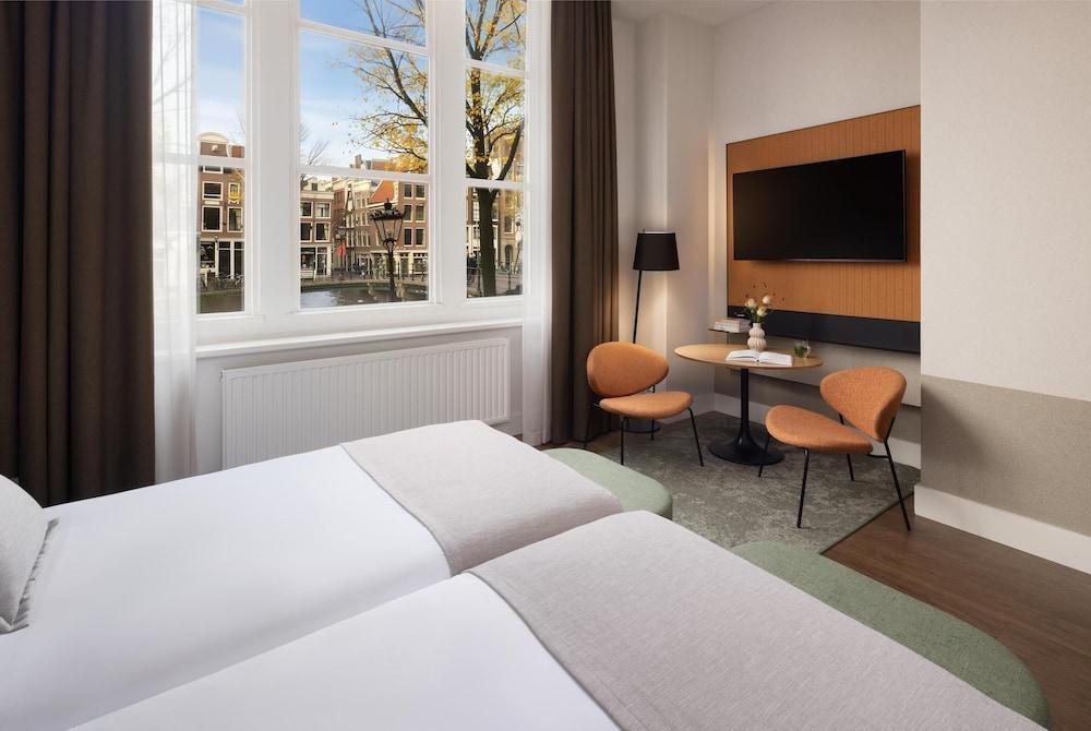 NH City Centre Amsterdam Room Type - Superior Room (Canal View)