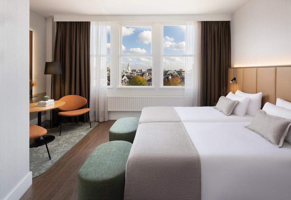 NH City Centre Amsterdam Room Type - Standard room with City view NH City Centre Amsterdam Room Type - Standard room with City view