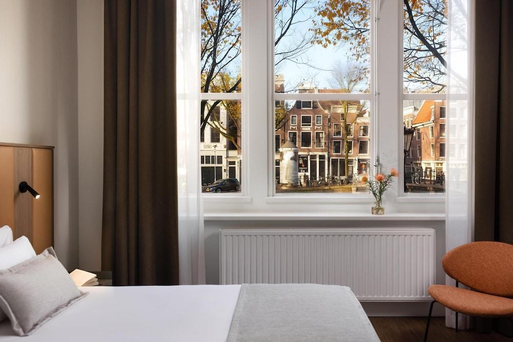 NH City Centre Amsterdam Room Type - Standard room with Canal view