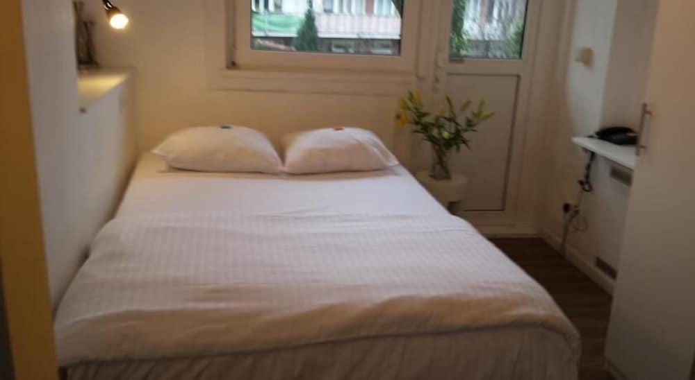 Hotel Victorie Room Type - Basic Room