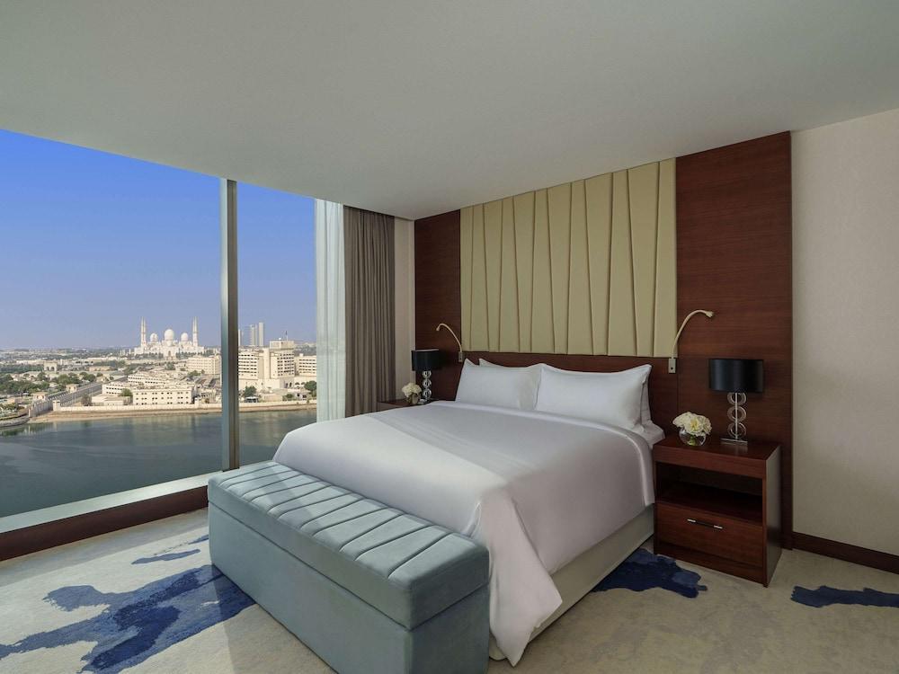 Fairmont Bab Al Bahr - Tap to explore photos