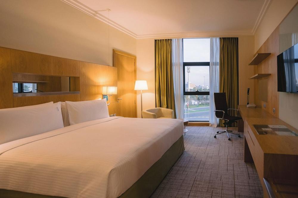 Holiday Inn ABU DHABI - Tap to explore photos