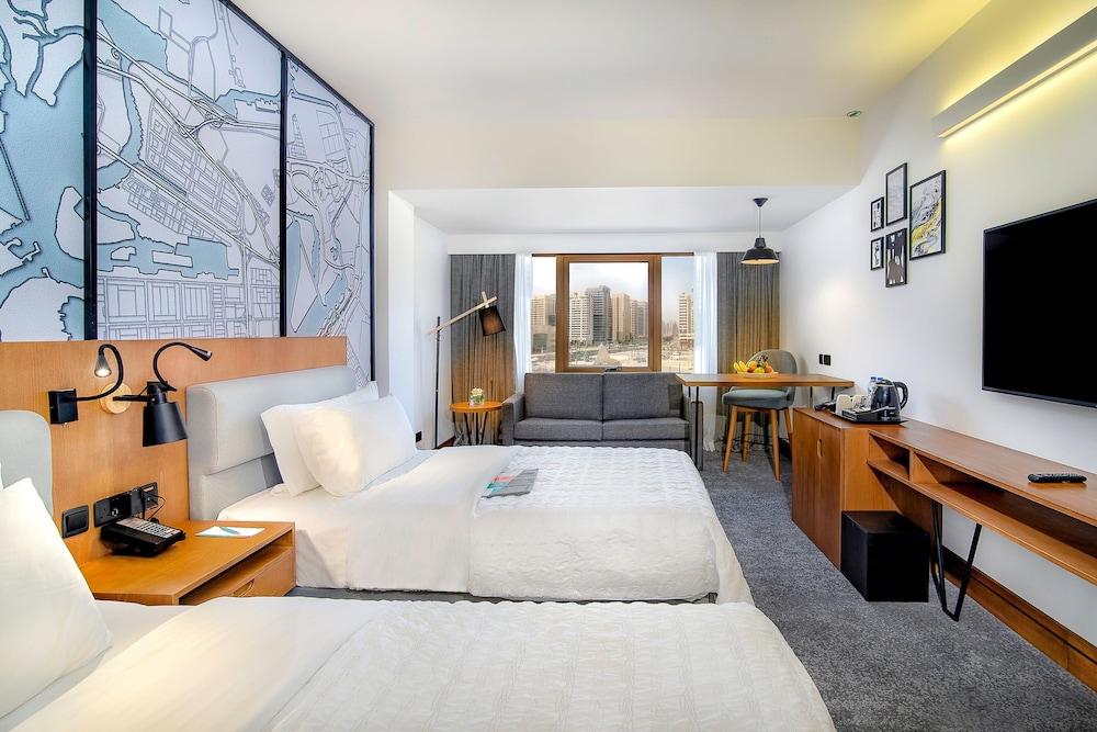 Le Meridien Abu Dhabi Resort Room Type - Club Room, 1 Double Bed, Smoking, City View