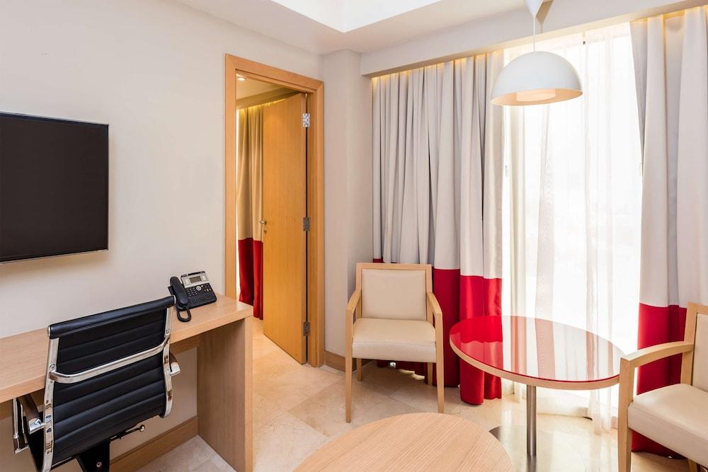 Radisson Blu Hotel Doha Room Type - Executive Room