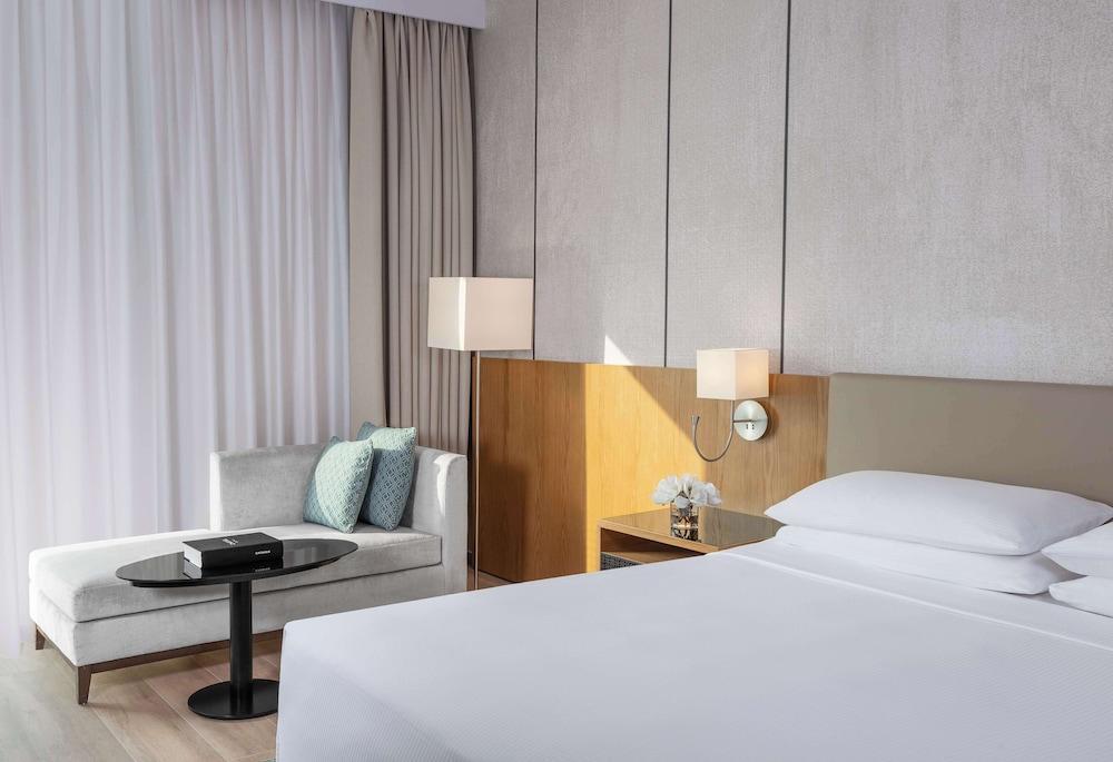 Hyatt Regency Oryx Doha. Room Type - Suite, 1 King Bed (Fitness Equipped) Hyatt Regency Oryx Doha. Room Type - Suite, 1 King Bed (Fitness Equipped)