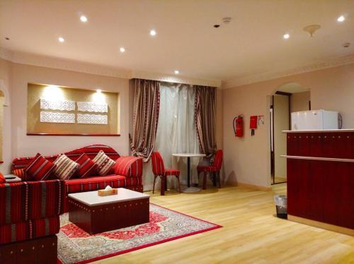Al Liwan Suites - Tap to explore photos