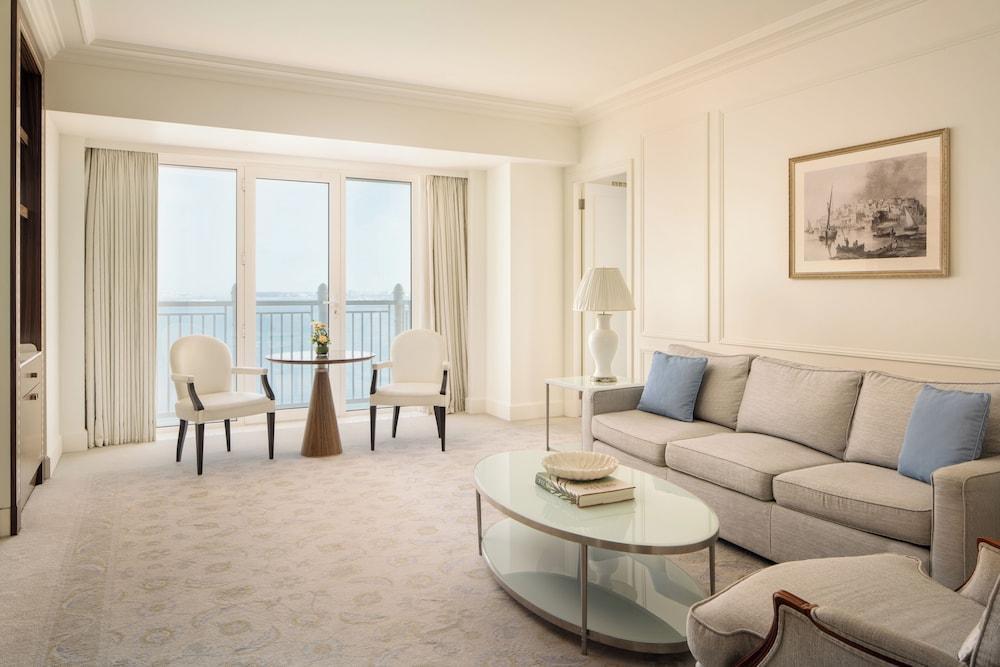 Four Seasons Hotel Doha Room Type - Executive Suite, 1 King Bed