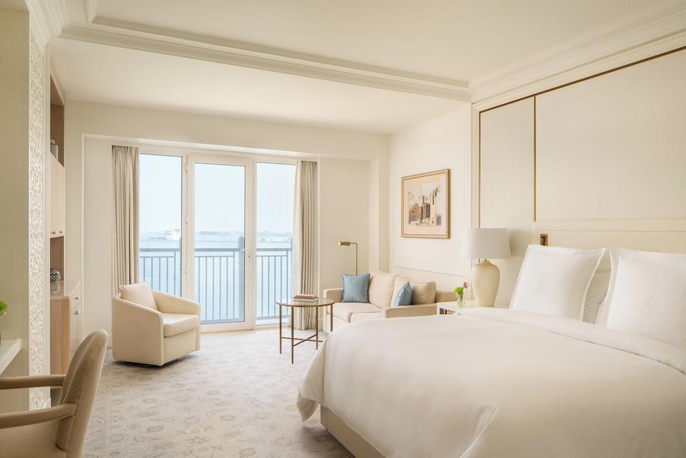 Four Seasons Hotel Doha Room Type - Premier Room, 1 King Bed