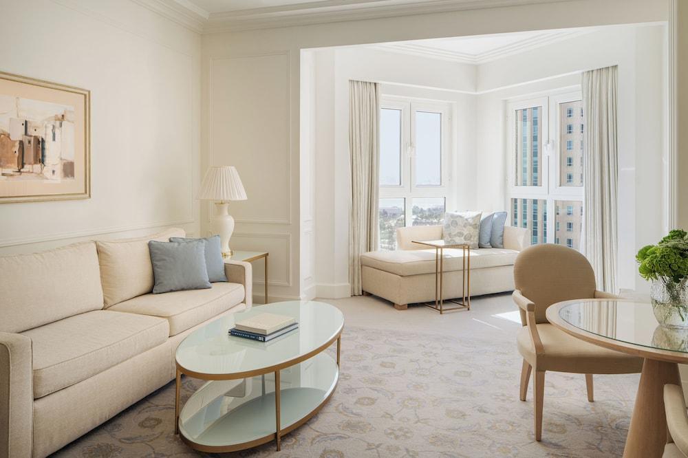 Four Seasons Hotel Doha Room Type - Four Seasons, Executive Suite, 1 King Bed