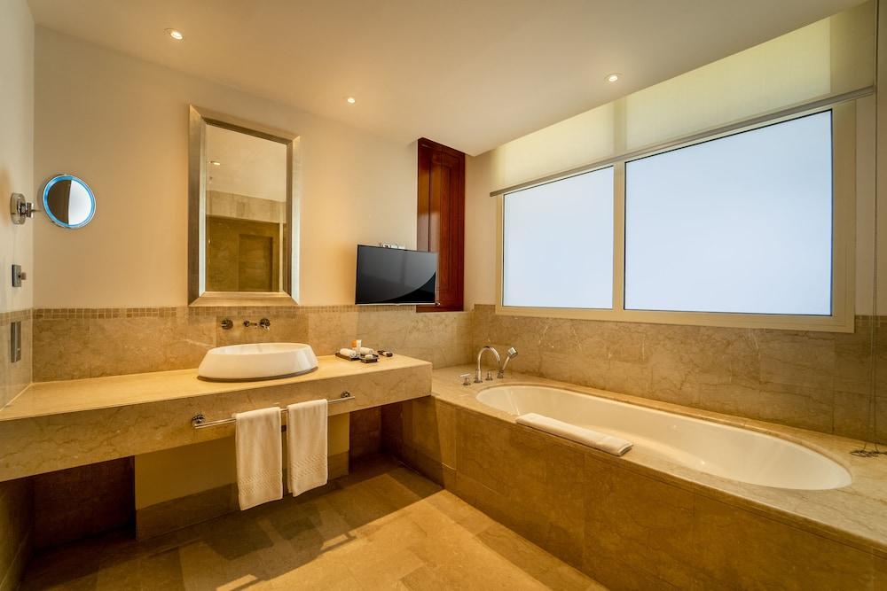Grand Hyatt Doha Hotel and Villas Room Type - Grand Executive Suite Grand Hyatt Doha Hotel and Villas Room Type - Grand Executive Suite