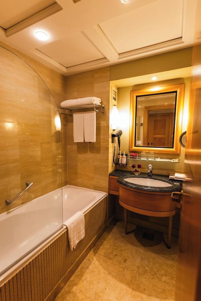 Mövenpick Hotel Doha Room Type - Family Room