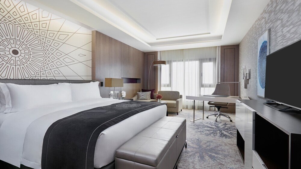InterContinental Doha, an IHG Hotel Room Type - 1 King Classic Club Lounge Access City View