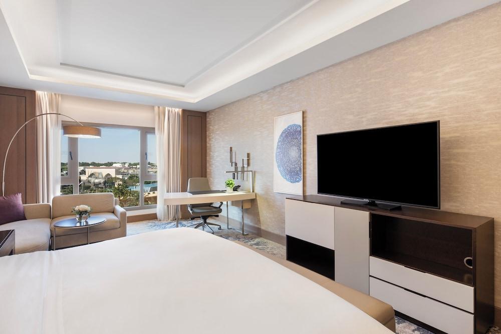 InterContinental Doha, an IHG Hotel Room Type - 1 King Classic Club Lounge Access City View