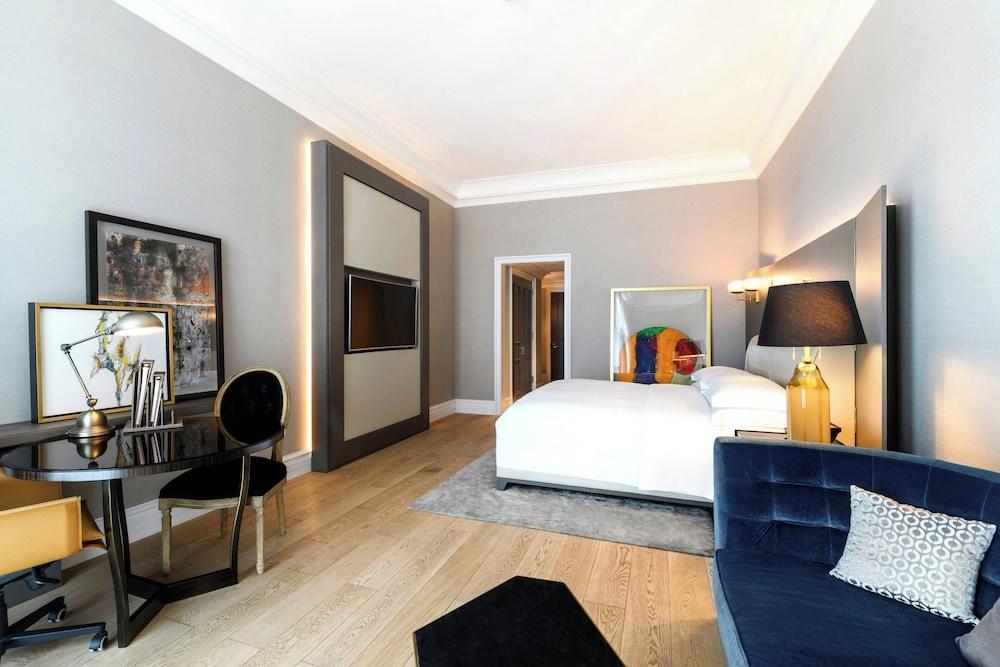 The Ritz-Carlton, Doha Room Type - Deluxe Room, 1 King Bed, Balcony