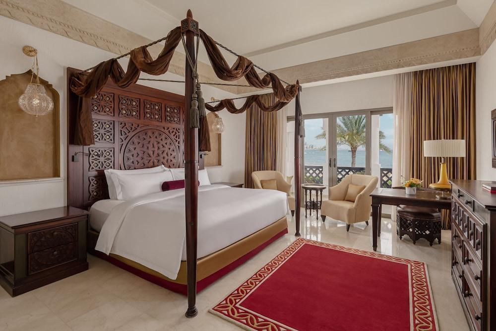 Sharq Village & Spa, a Ritz-Carlton Hotel Room Type - Deluxe Room, 1 King Bed, Pool View Sharq Village & Spa, a Ritz-Carlton Hotel Room Type - Deluxe Room, 1 King Bed, Pool View