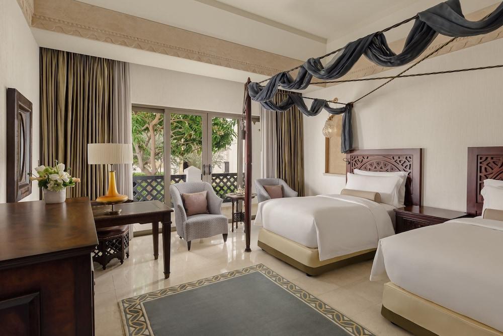 Sharq Village & Spa, a Ritz-Carlton Hotel Room Type - Deluxe Room, 2 Twin Beds, Resort View