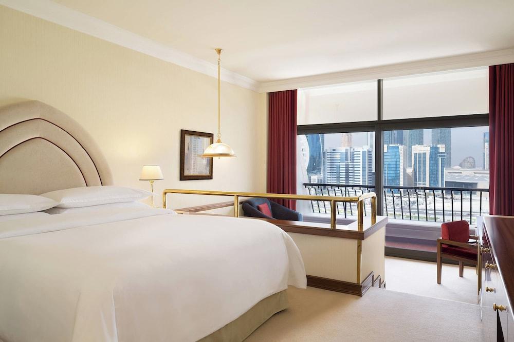 Sheraton Grand Doha Resort & Convention Hotel - Tap to explore photos