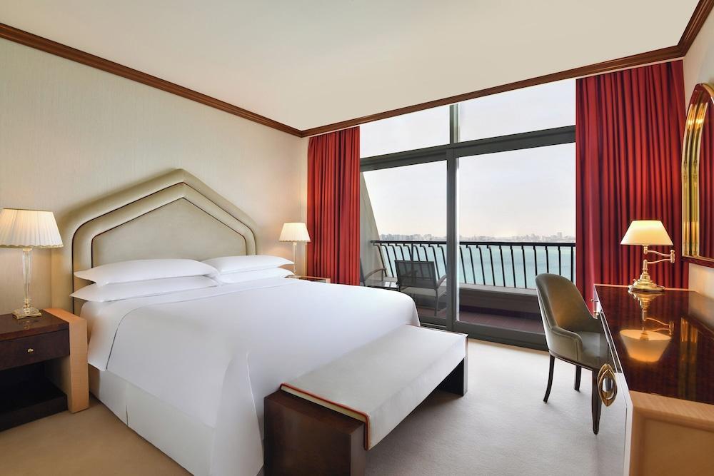 Sheraton Grand Doha Resort & Convention Hotel Room Type - Suite, 1 Bedroom, Sea View (Balcony)