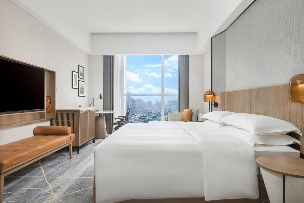 Sheraton Guangzhou Hotel Room Type - Room, 1 King Bed, City View