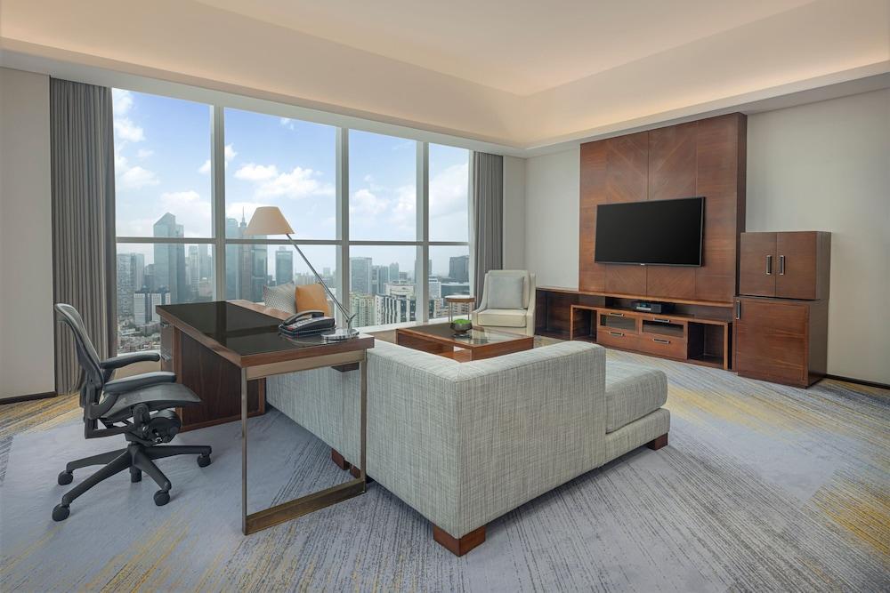 Sheraton Guangzhou Hotel Room Type - Club Suite, 1 Bedroom