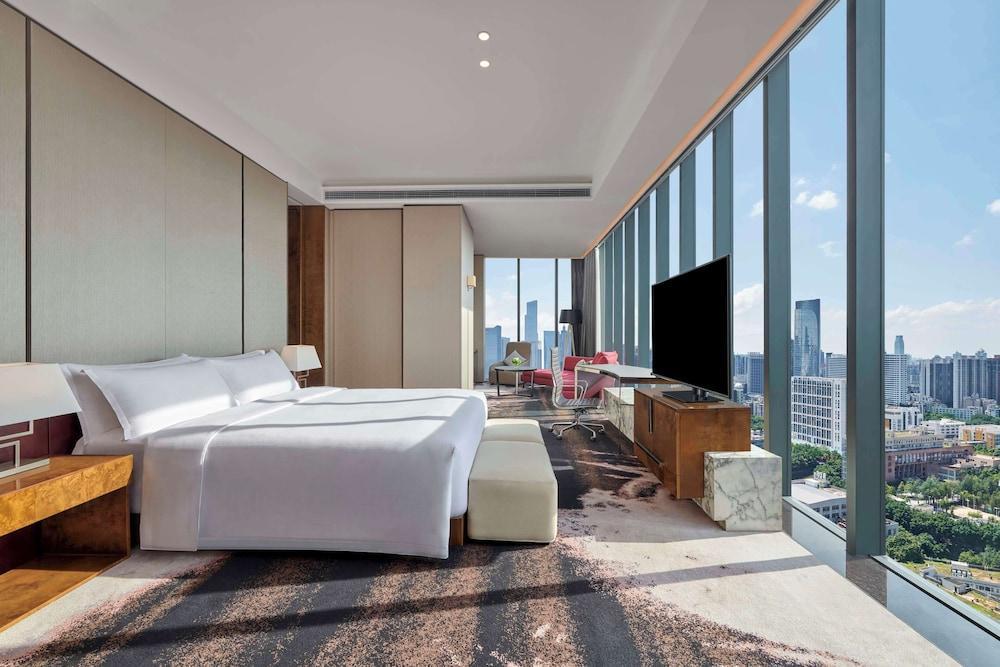 Hilton Guangzhou Tianhe Room Type - CORNER JUNIOR SUITE