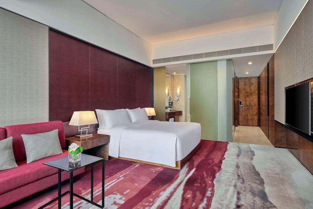 Hilton Guangzhou Tianhe - Tap to explore photos