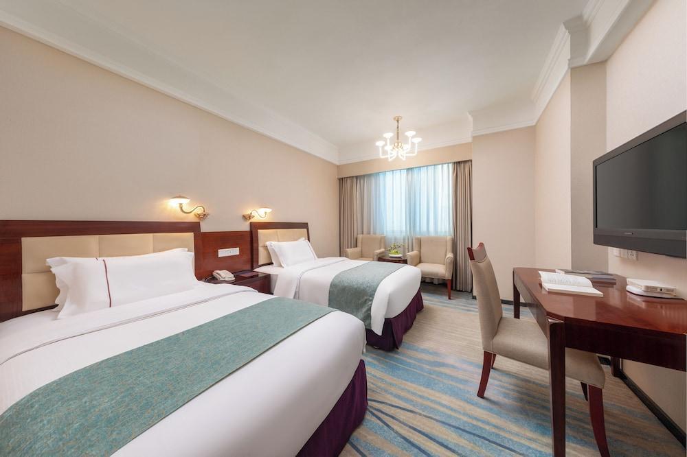 Haijun Hotel Room Type - Deluxe Twin Room, City View