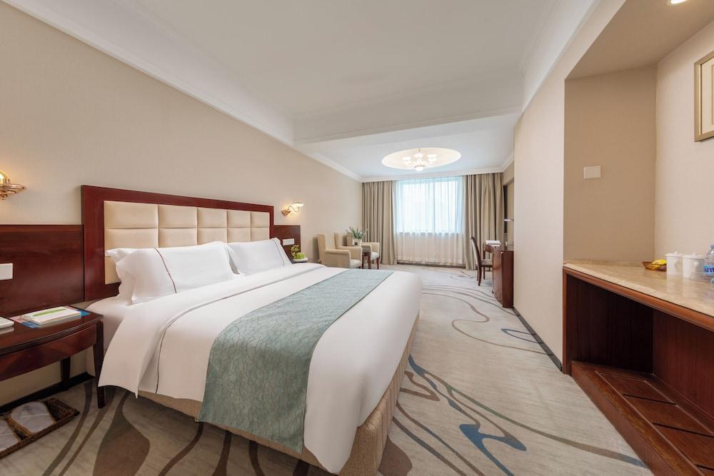 Haijun Hotel Room Type - Deluxe King Bed River View
