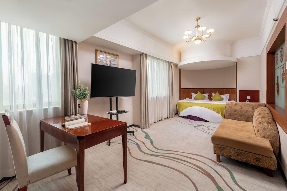 Haijun Hotel Room Type - Deluxe Suite River View