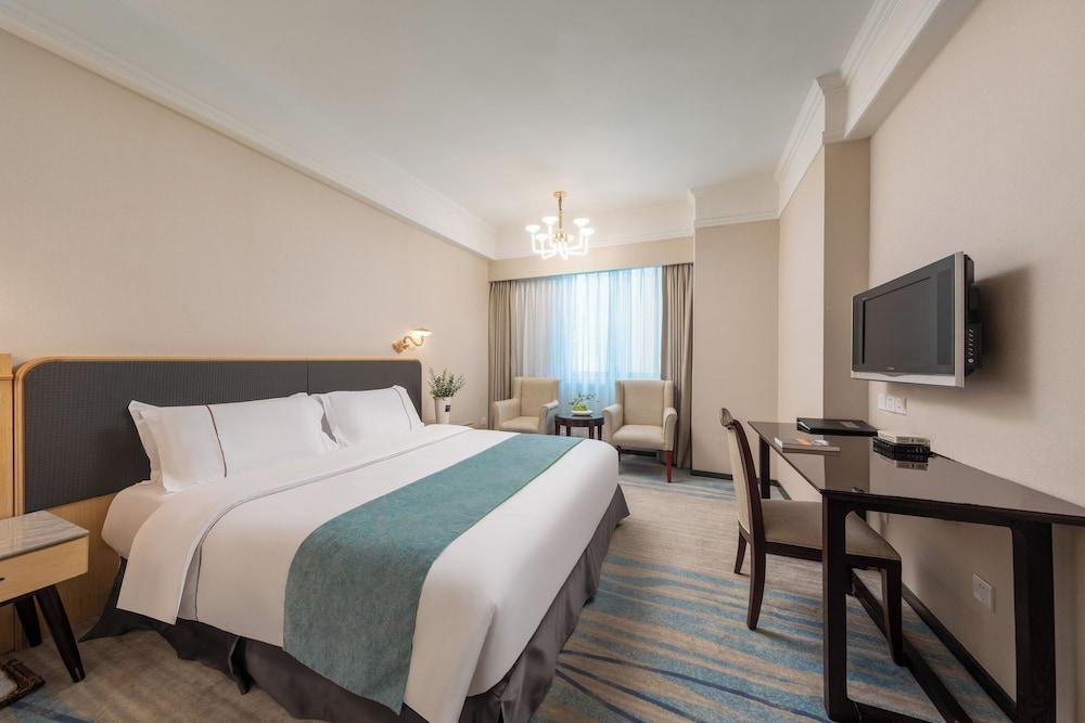 Haijun Hotel Room Type - Deluxe Room, City View