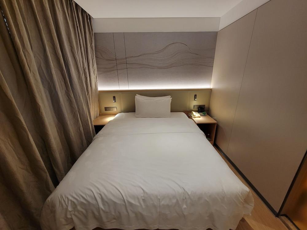 Baiyun City Hotel Room Type - Superior Queen Room