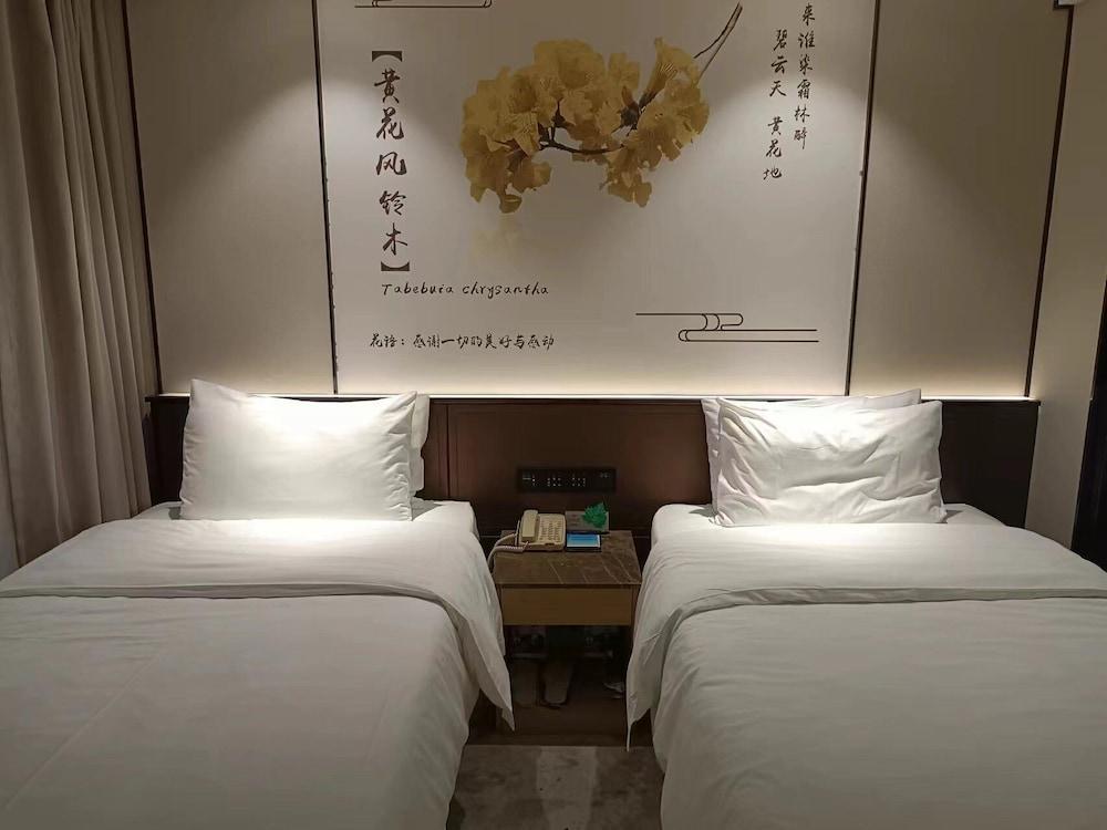 Baiyun City Hotel - Tap to explore photos
