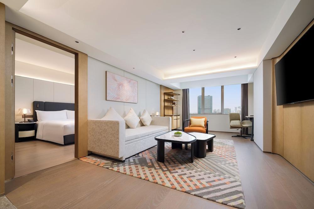 Canton Hotel Guangzhou, Tapestry Collection by Hilton Room Type - Deluxe Suite, 1 King Bed