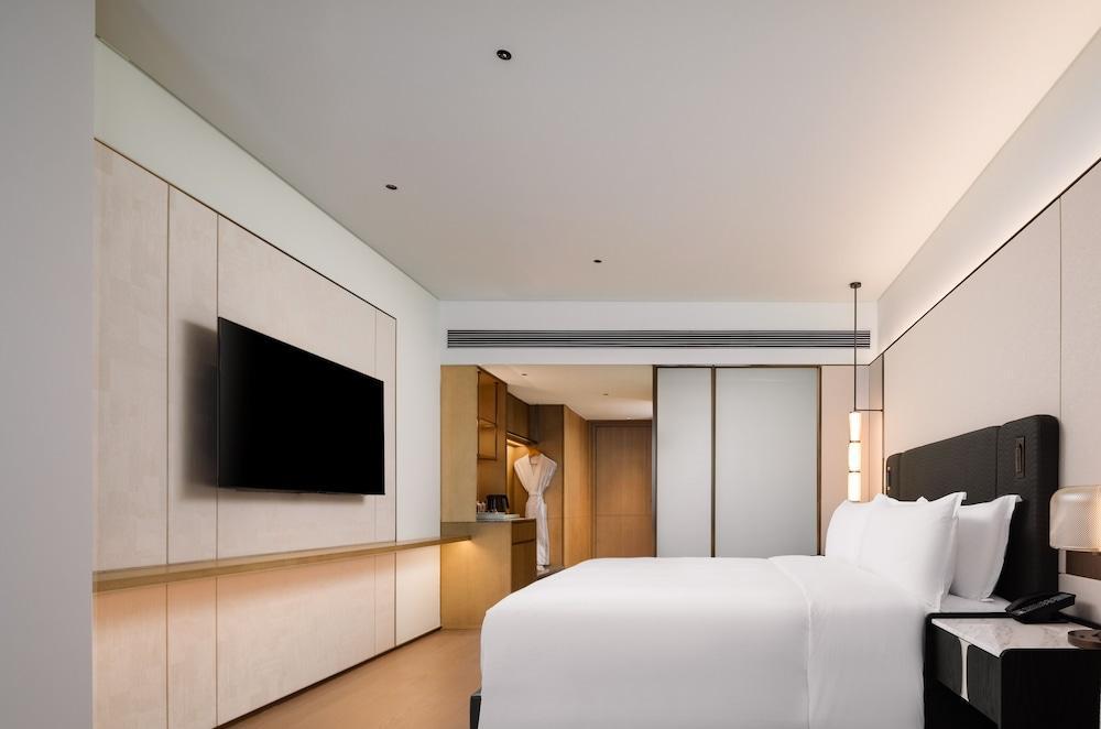 Canton Hotel Guangzhou, Tapestry Collection by Hilton Room Type - Room, 1 King Bed (Guest)