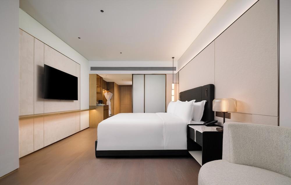Canton Hotel Guangzhou, Tapestry Collection by Hilton Room Type - Deluxe Room, 1 King Bed