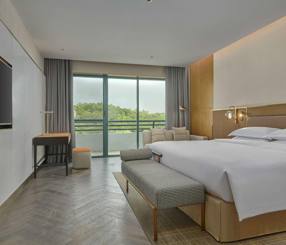 Hilton Guangzhou Science City Room Type - Executive Suite with Balcony