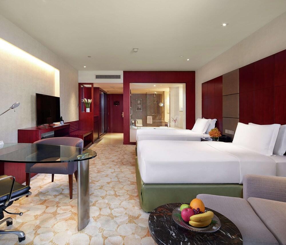 Hilton Guangzhou Science City Room Type - Room, 2 Twin Beds, Balcony