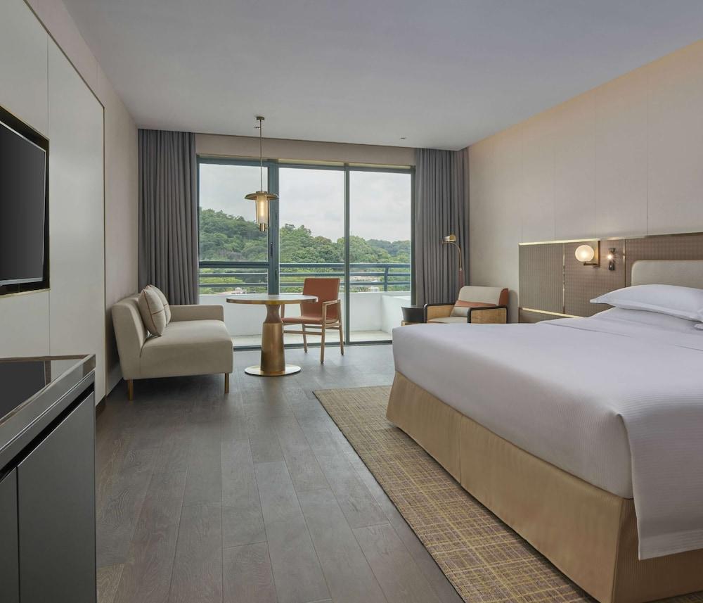 Hilton Guangzhou Science City Room Type - Premium King Room with Balcony