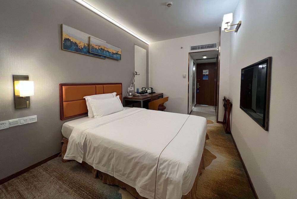 Days Inn Guangzhou Room Type - Room, 1 Queen Bed (Elegant)