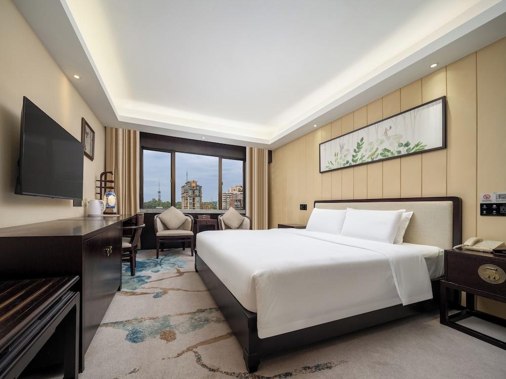 Guangdong Hotel Room Type - Business Room, 1 King Bed