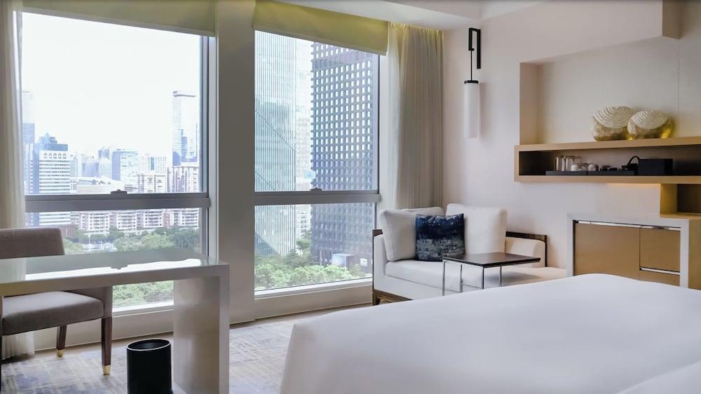 Grand Hyatt Guangzhou Room Type - Club Double Room, 1 King Bed, Garden View Grand Hyatt Guangzhou Room Type - Club Double Room, 1 King Bed, Garden View