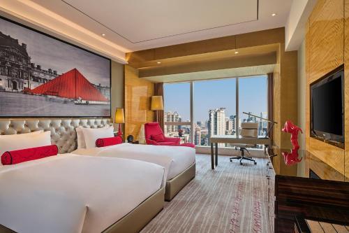 Sofitel Guangzhou Sunrich Room Type - Family Room 1 King Size Bed and 2 Single Beds