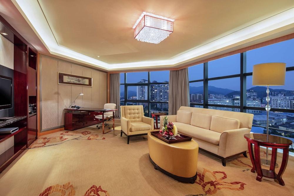 Hilton Guangzhou Baiyun Room Type - Executive Suite, Club Lounge Access