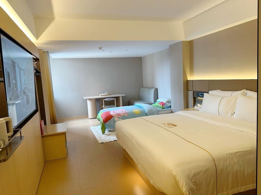 Junshan Hotel Room Type - Family Twin Room