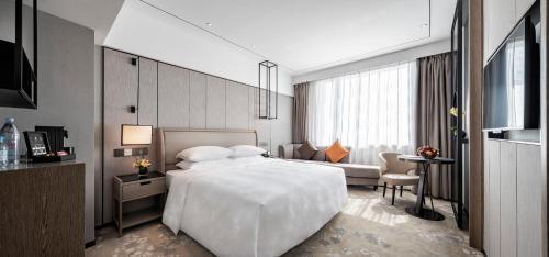 Hotel Landmark Canton Room Type - Deluxe River View Room(King Bed) Hotel Landmark Canton Room Type - Deluxe River View Room(King Bed)