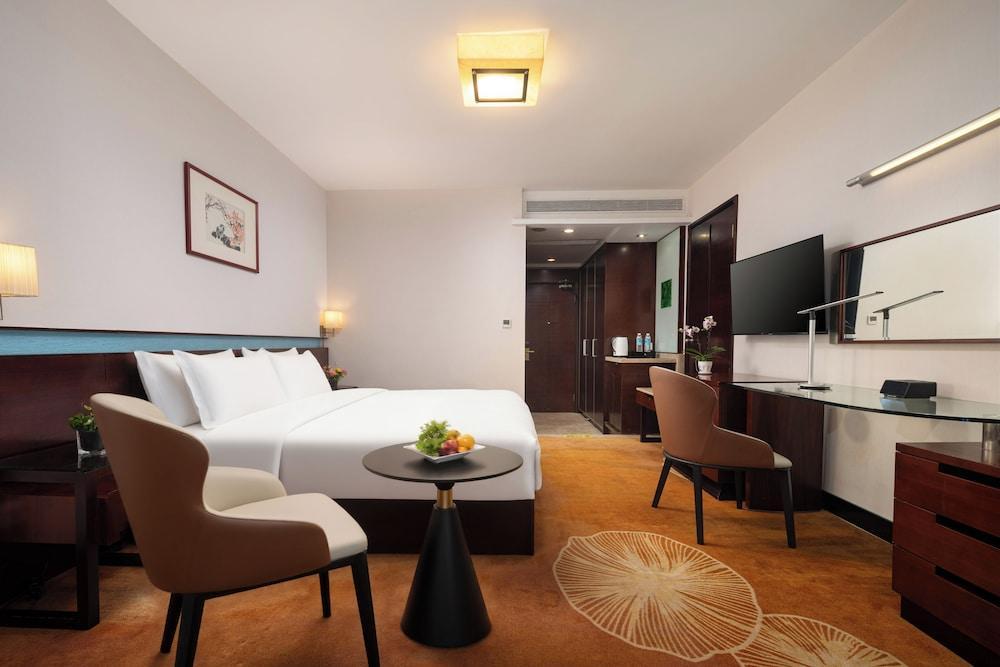 Liuhua Hotel Room Type - Executive Queen Room