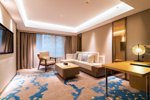 Landmark International Hotel Room Type - Smart Executive King Room Landmark International Hotel Room Type - Smart Executive King Room